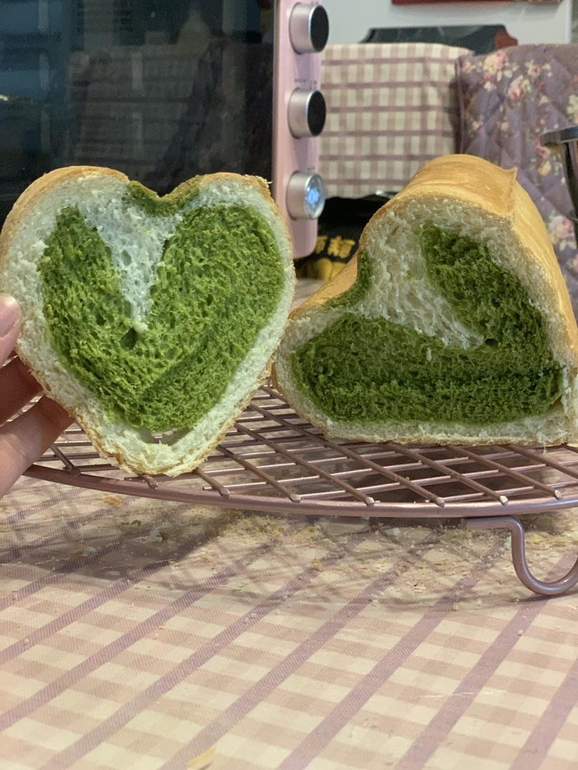 抹茶蜜豆双色心形吐司