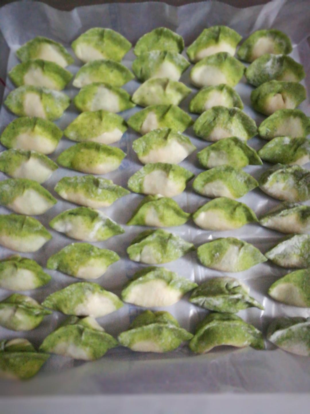 翡翠白玉白菜饺子详细版（附翡翠白玉白菜饺子包法，翡翠白玉饺子皮两种制法，面包机和面，翡翠白玉烧卖，各种馅料搭配）
