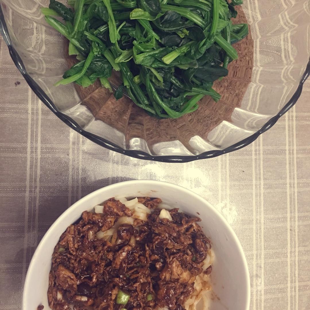 鸡蛋炸酱面