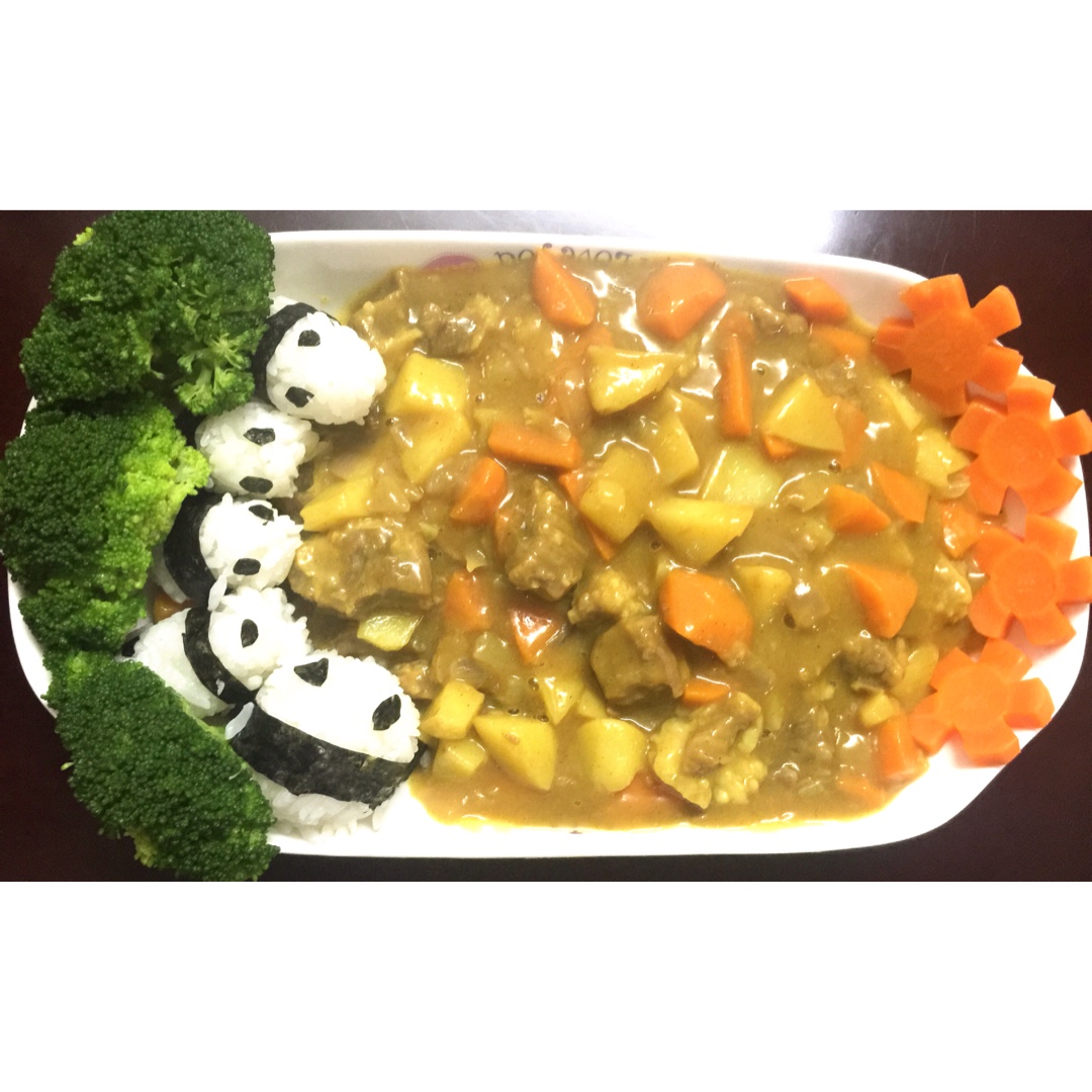 熊猫争食---咖喱牛肉饭