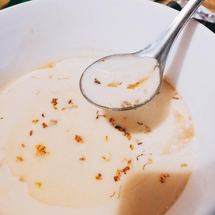 冬日里的暖心暖胃                        女性生理期必备甜品              红糖姜汁撞奶