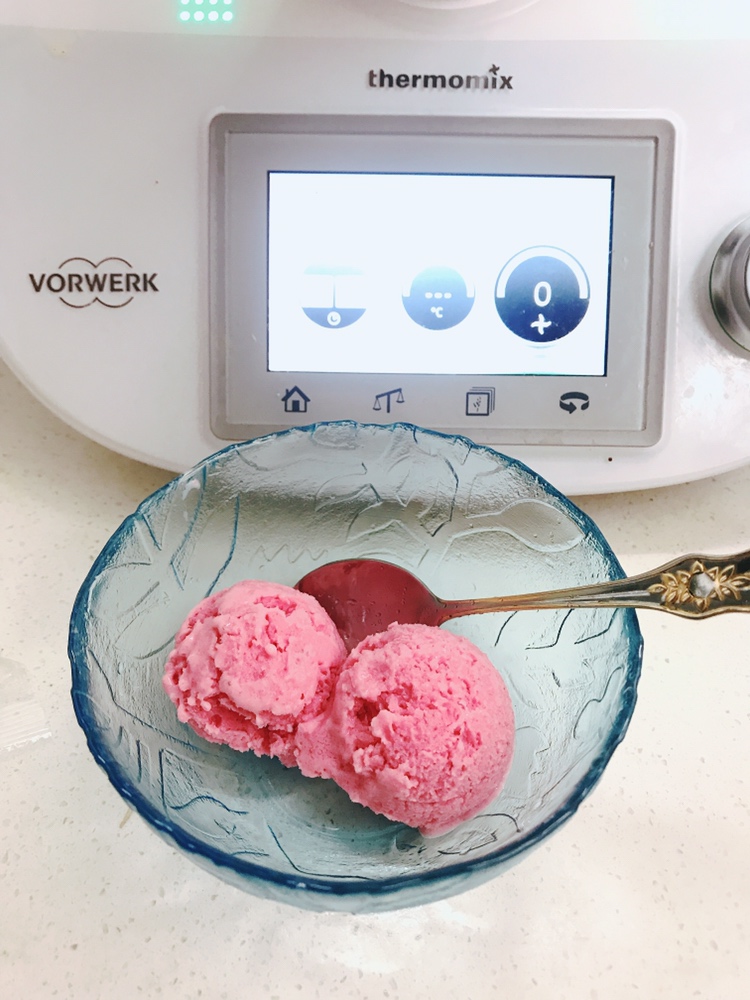 草莓🍓冰淇淋🍦的做法