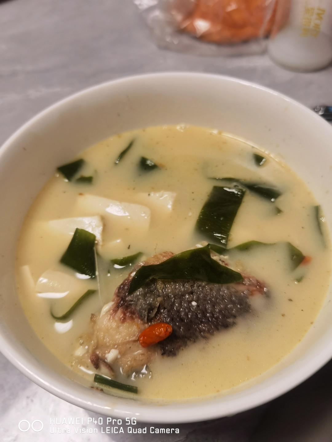 鲜香鲫鱼汤（不腥，下奶，老少皆宜）
