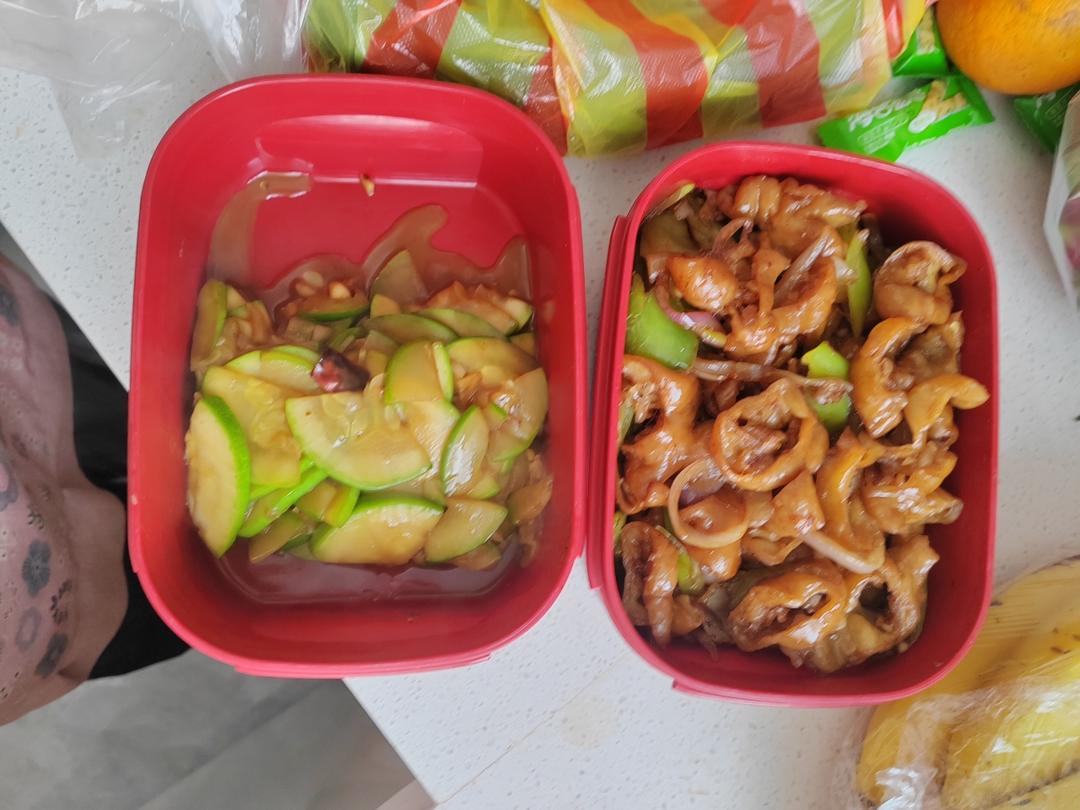家常青椒炒肥肠