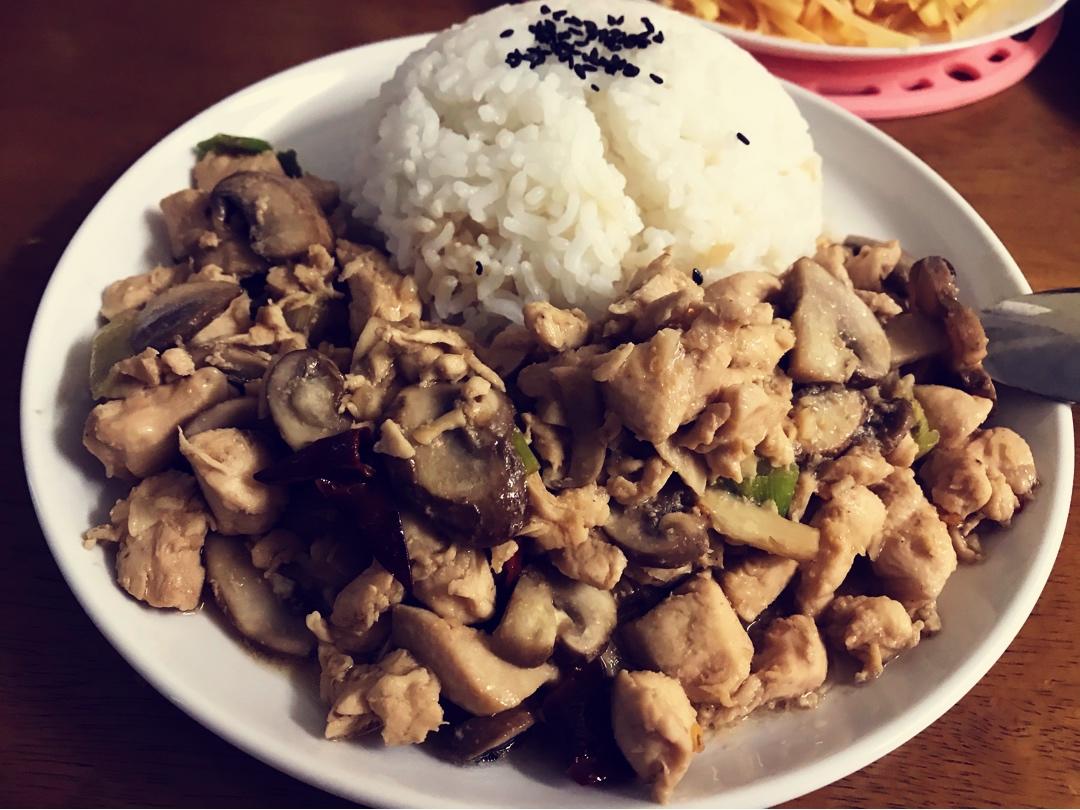 ㊙️简单快手❗️好吃到舔碗底的香菇鸡肉饭❗❗️️