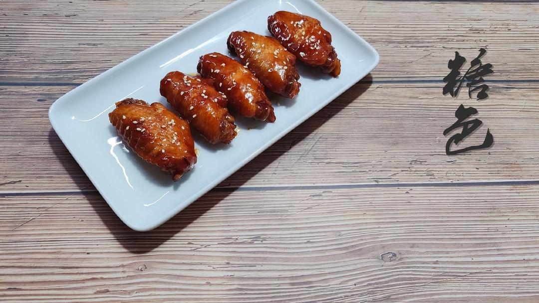 红烧鸡翅 家宴上不可缺席的一道美味 红亮诱人的秘诀在于糖色