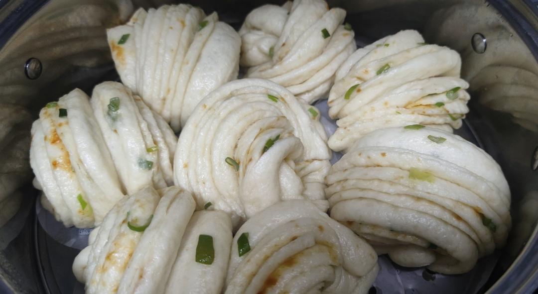 柔软自发粉花卷