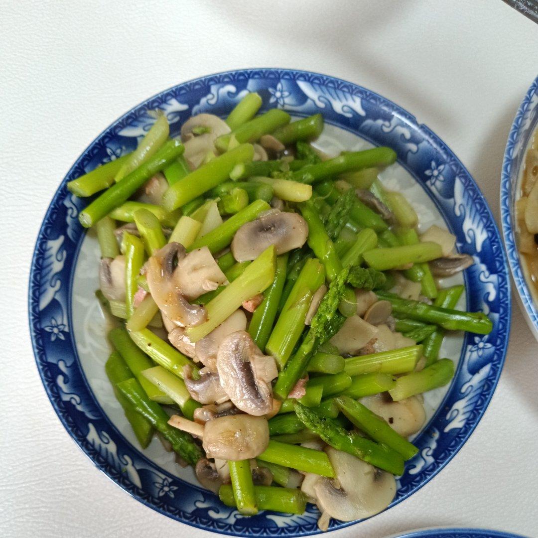 教你做最好吃的芦笋炒蘑菇 新手速get！