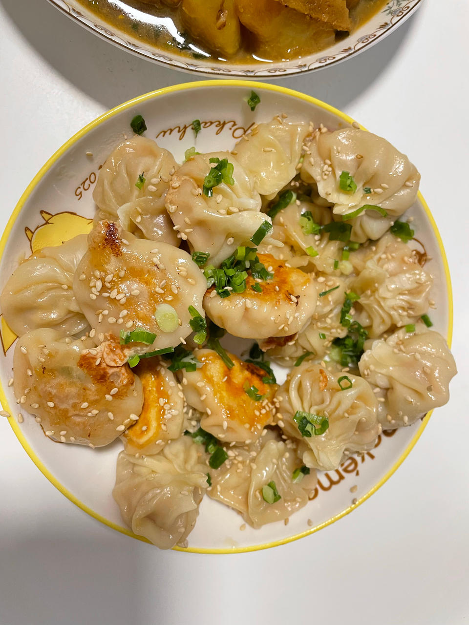 一口一个拇指生煎包