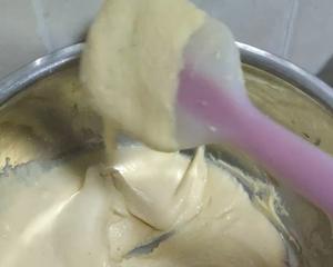 香葱玉米饼的做法 步骤3