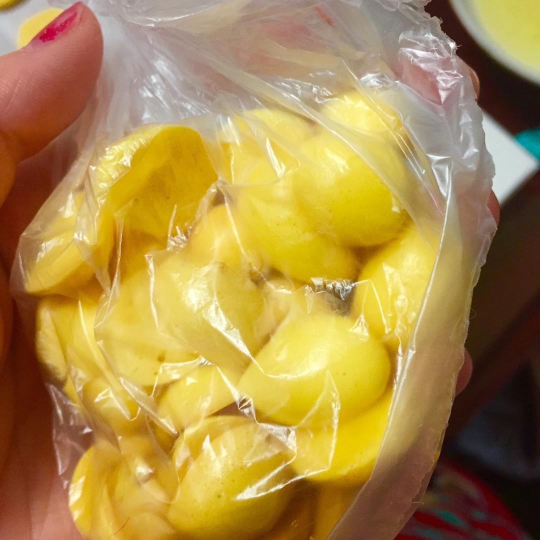 入口即化的无添加蛋黄溶豆
