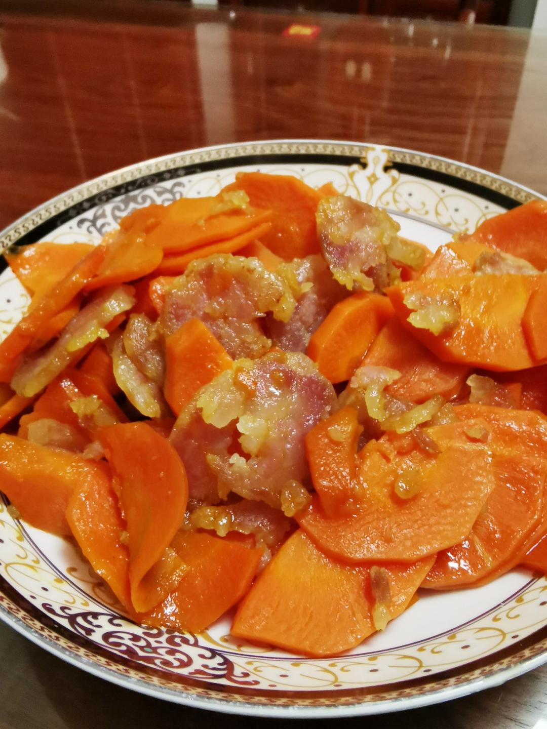 胡萝卜炒香肠