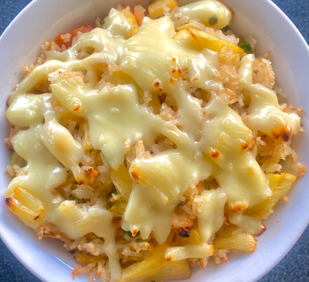 菠萝鲜虾芝士焗饭