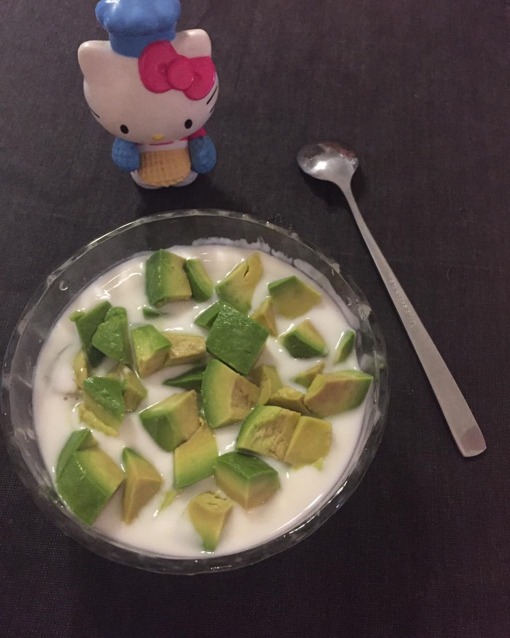 牛油果拌酸奶