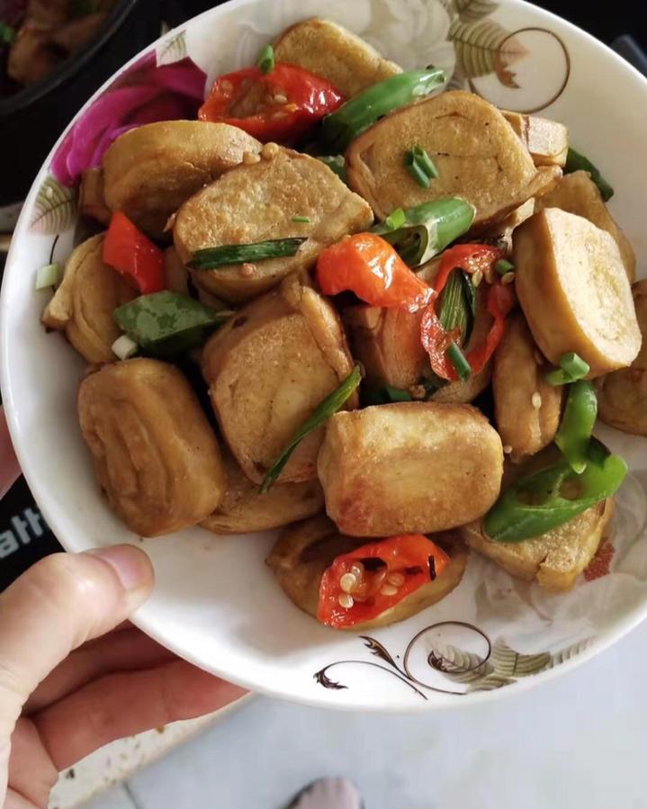 小方手工美食做的简单家常菜干炕臭千张卷