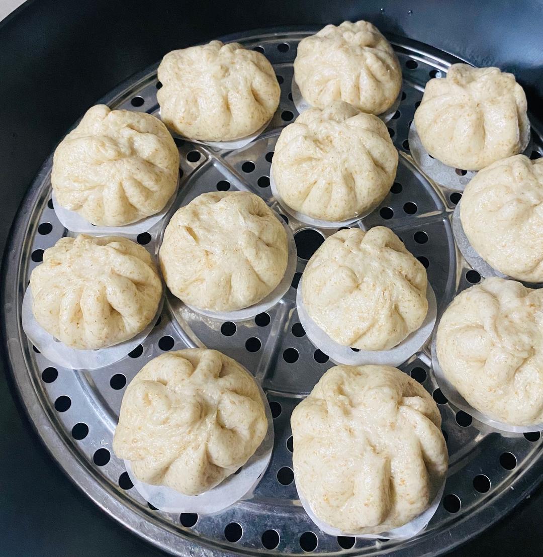 松软多汁的肉包子