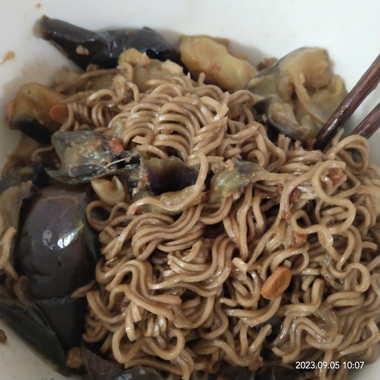 茄子焖面的做法