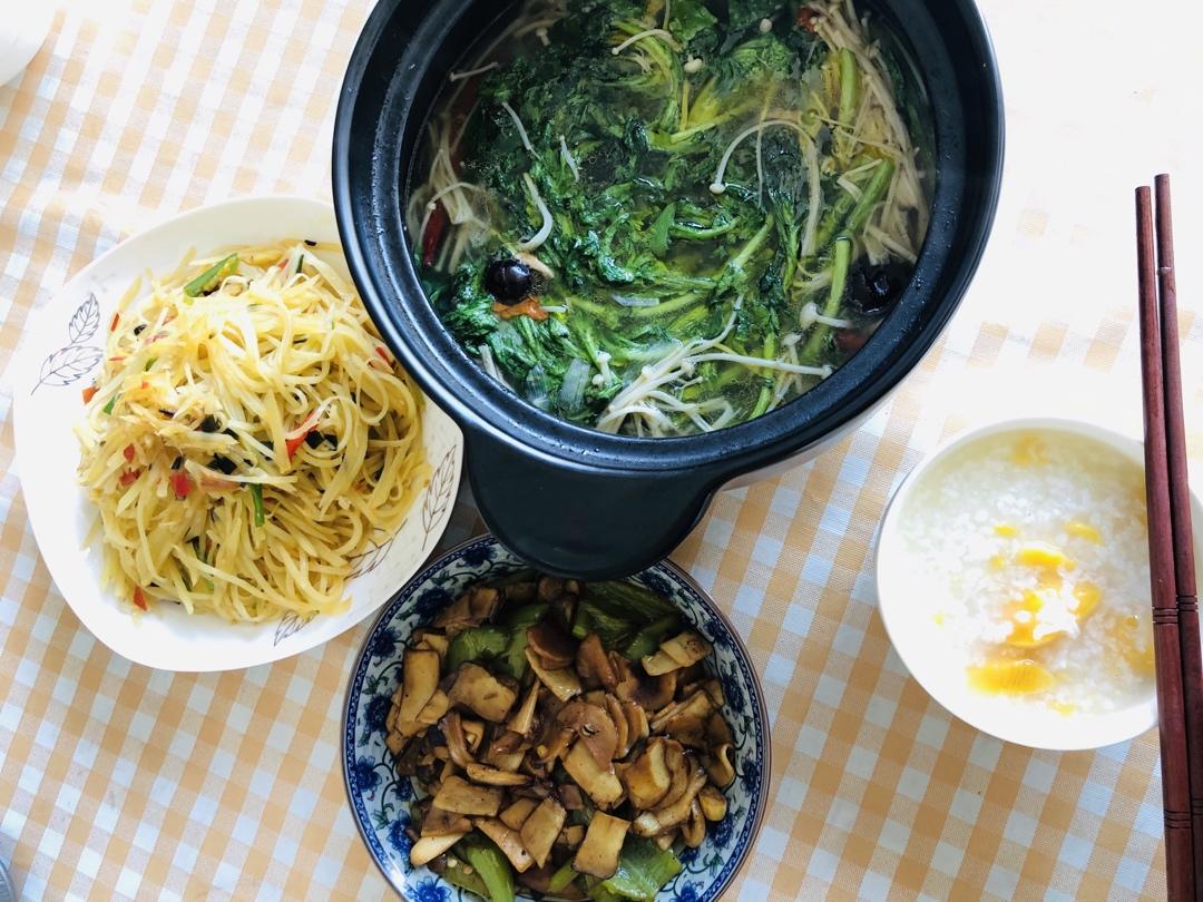 青椒素炒杏鲍菇