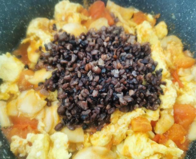 番茄鸡蛋杏鲍菇烩糙米饭的做法