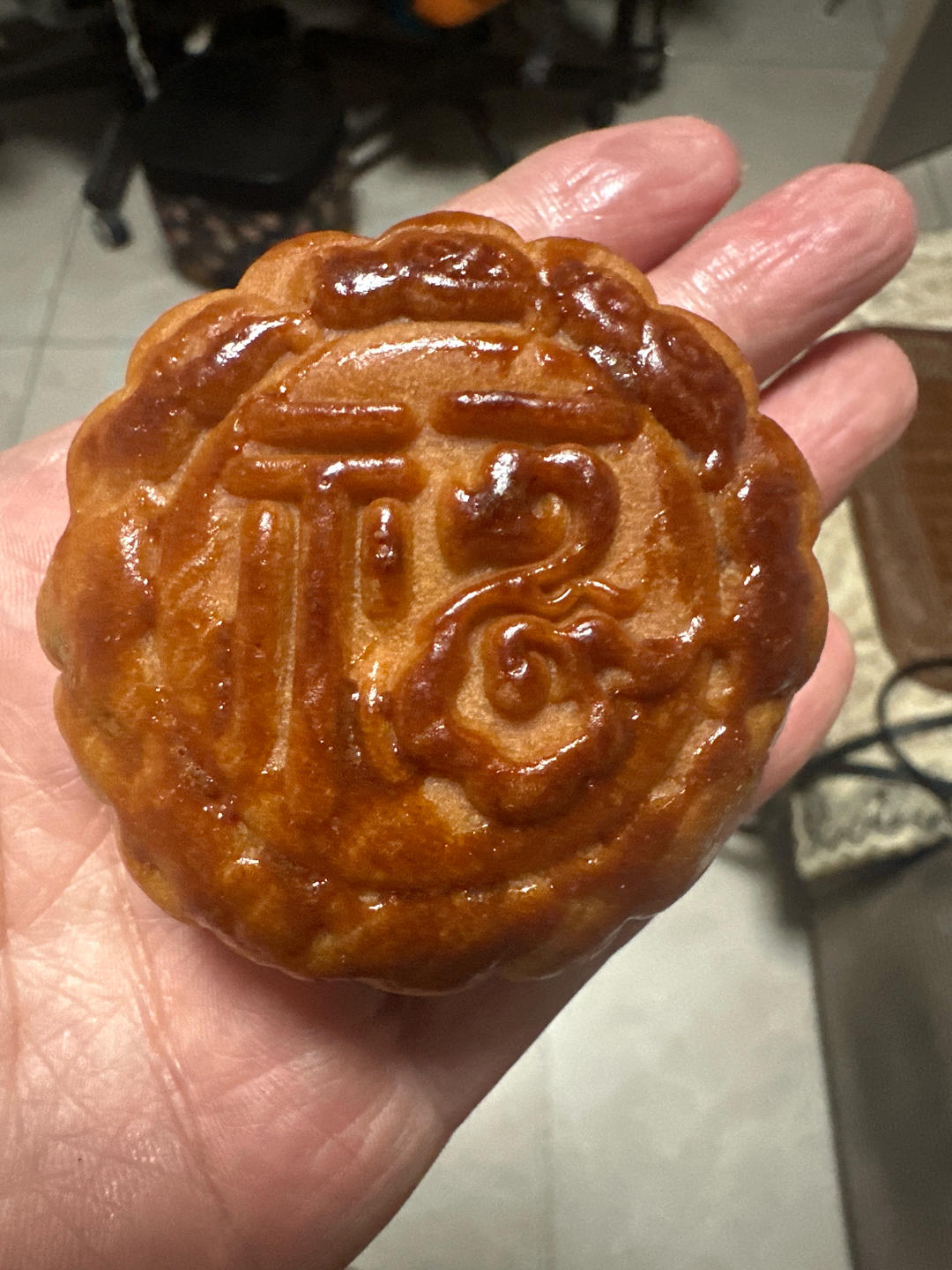 咸蛋黄肉松月饼