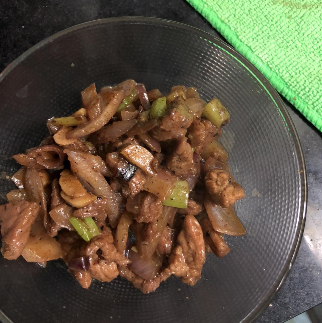 孜然洋葱炒牛肉粒