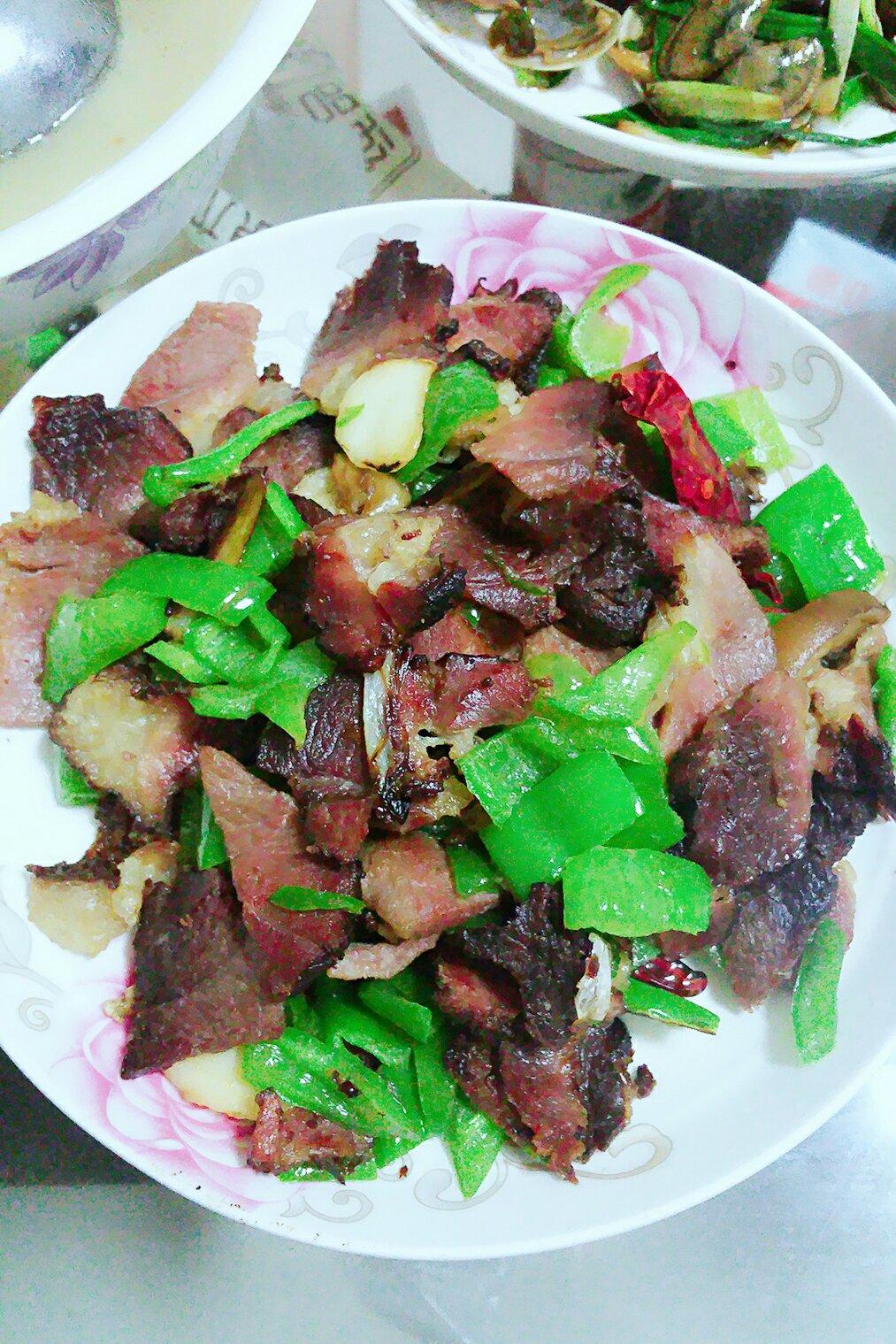 wings秋实做的青椒炒腊肉