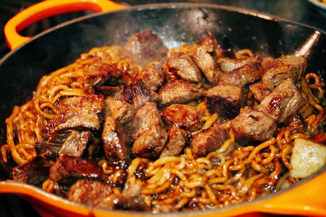 韩国电影“寄生虫”里的“Ramdon”西冷炸酱拉面的做法