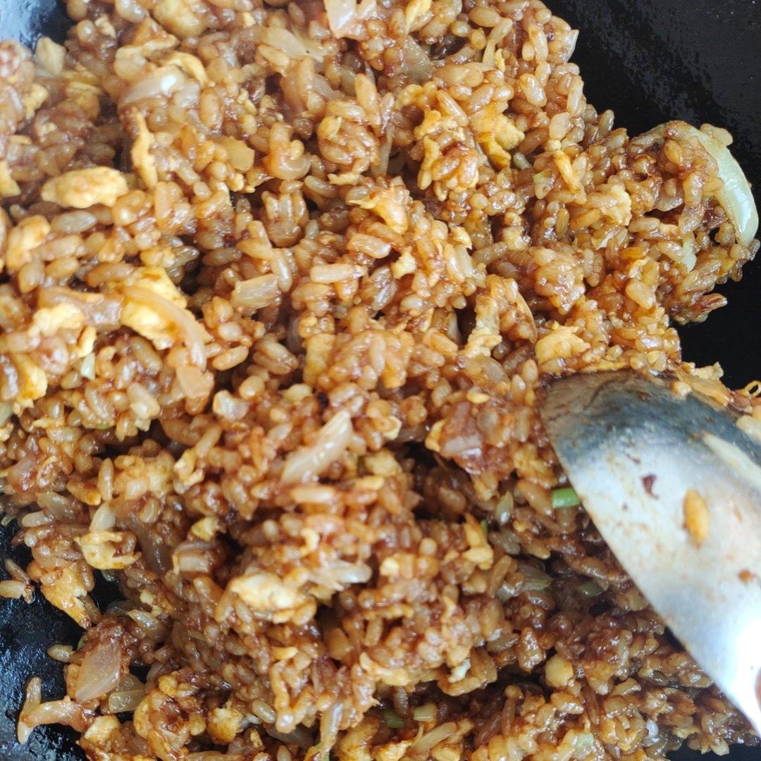 好吃到舔盘的酱油炒饭！