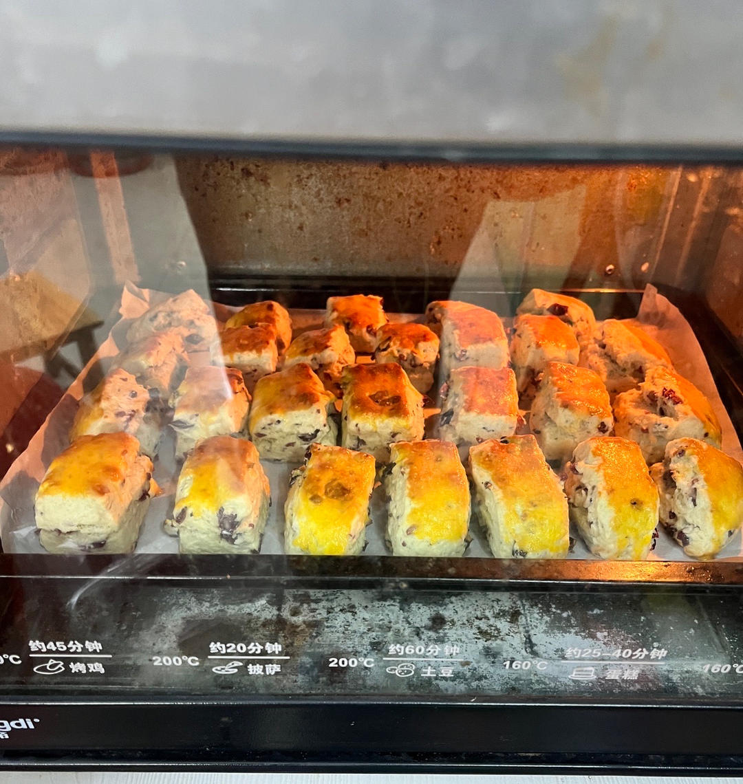 消耗淡奶油的司康