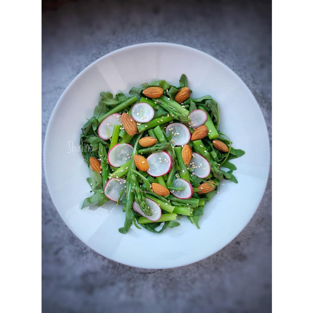 不吃沙拉会挂
Luscious salad