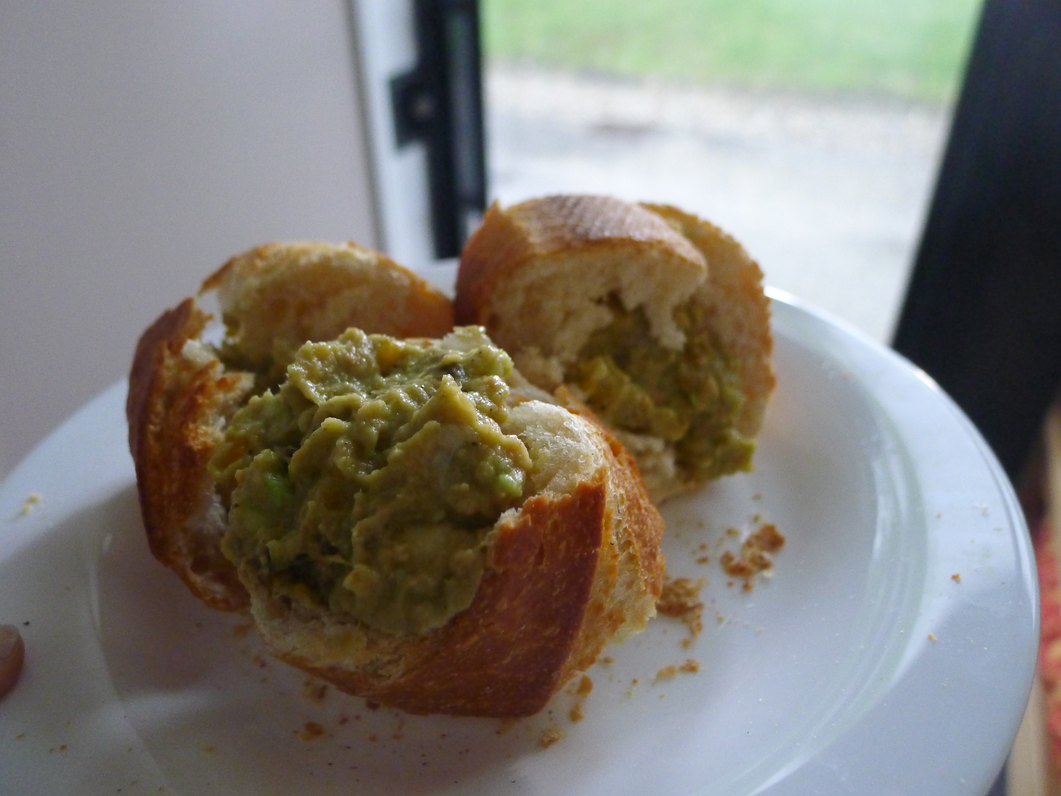 牛油果吞拿鱼三明治