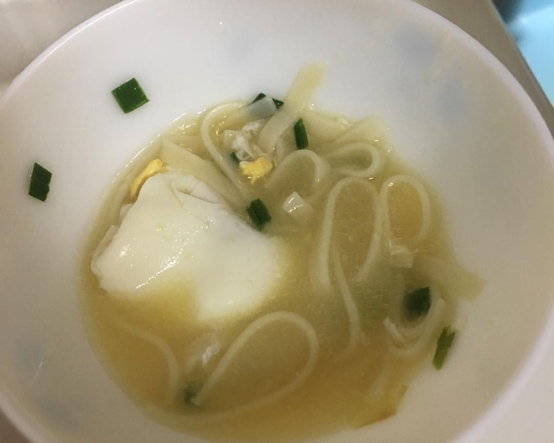 鸡蛋鲜虾韭菜面