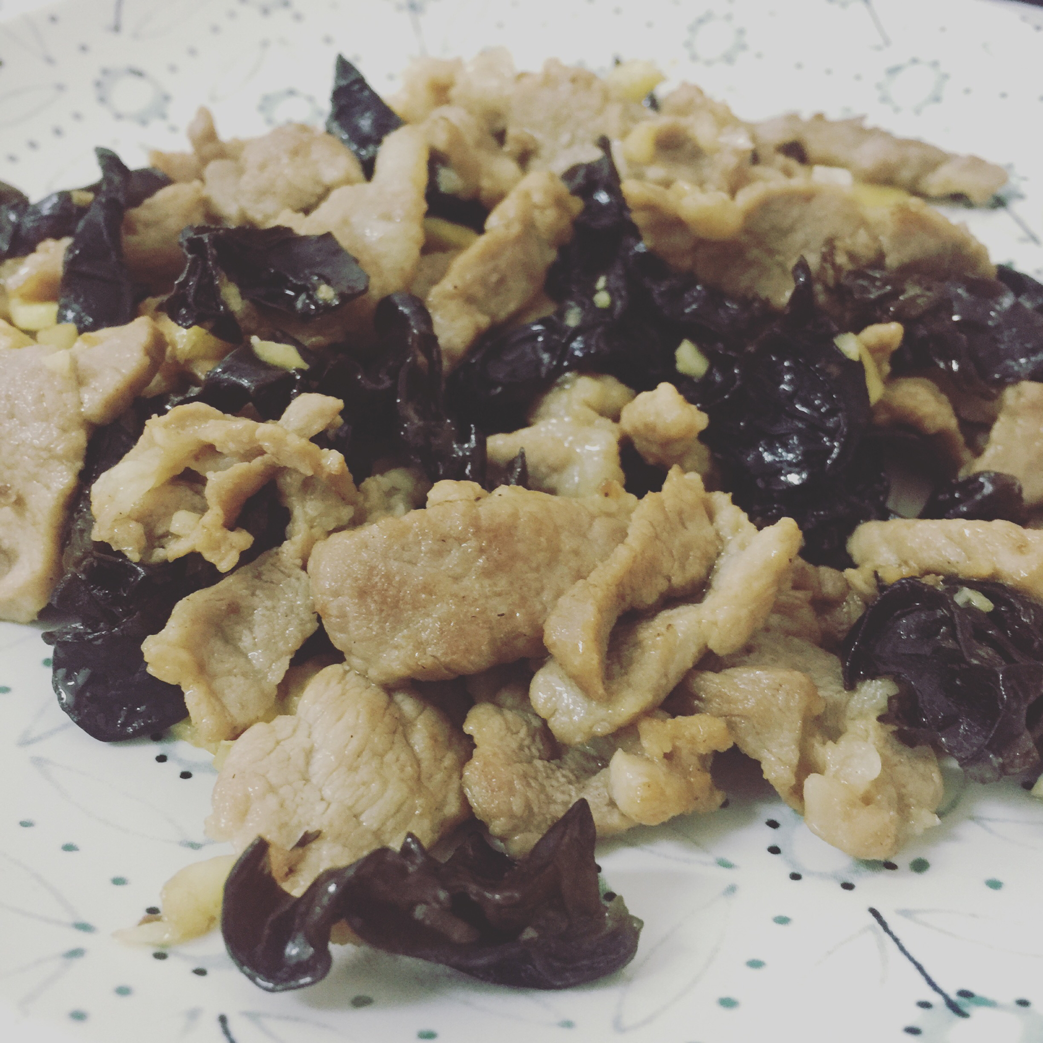 蒜香木耳炒肉