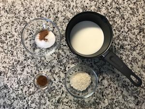 Classic Rice Pudding经典快手甜点米布丁的做法 步骤1