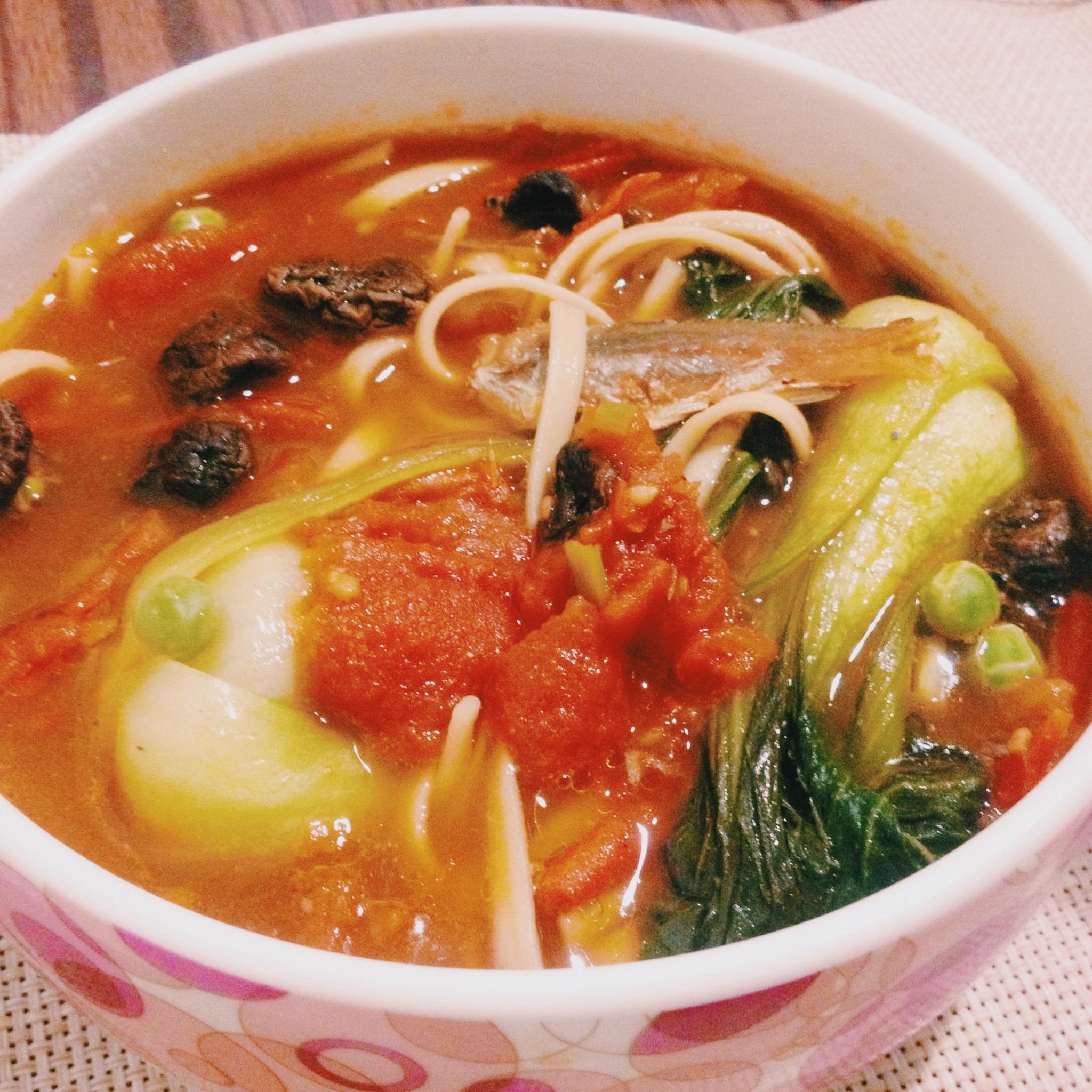 西红柿海鲜菜汤面的做法