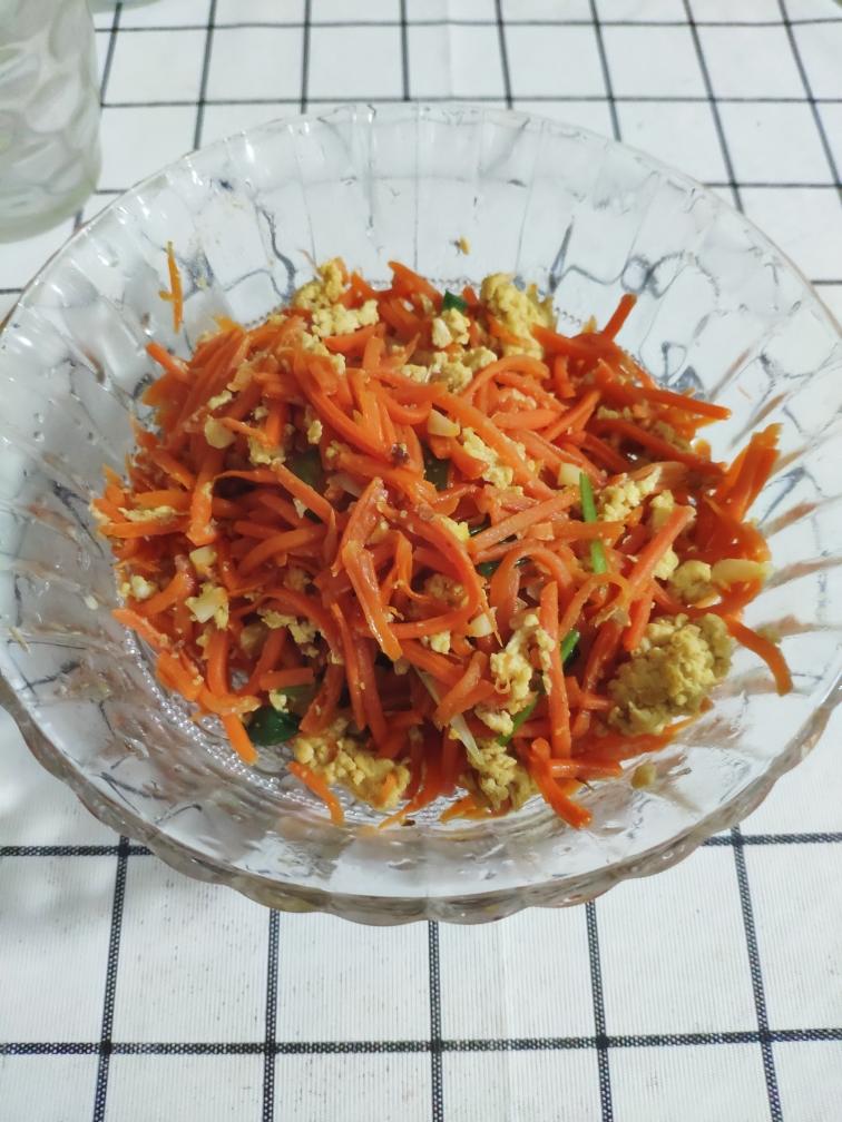 超香的胡萝卜炒鸡蛋的做法