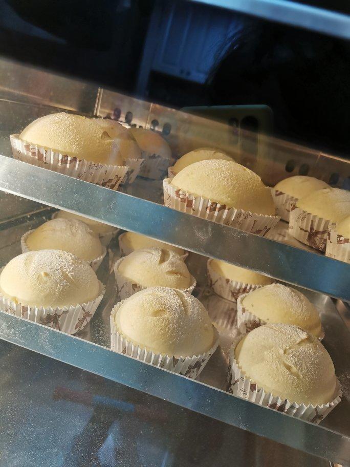 如棉花般松软的海苔肉松面包