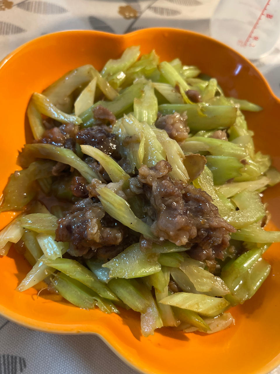 芹菜炒肉