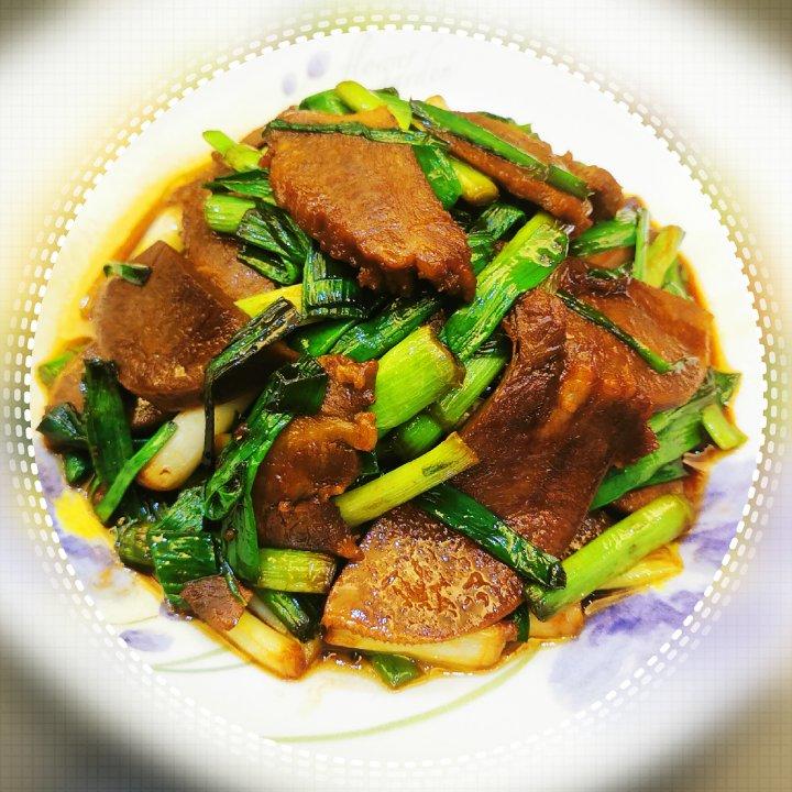 大蒜叶炒牛肉