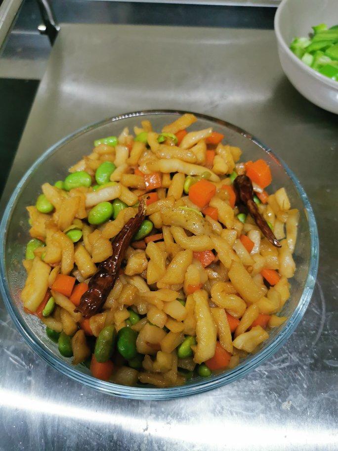 萝卜干炒毛豆