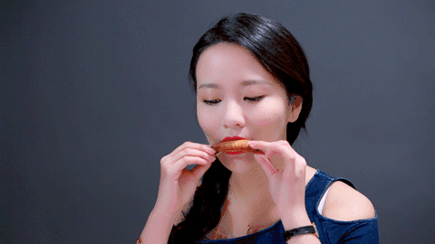 如何优雅地吃鸡翅?