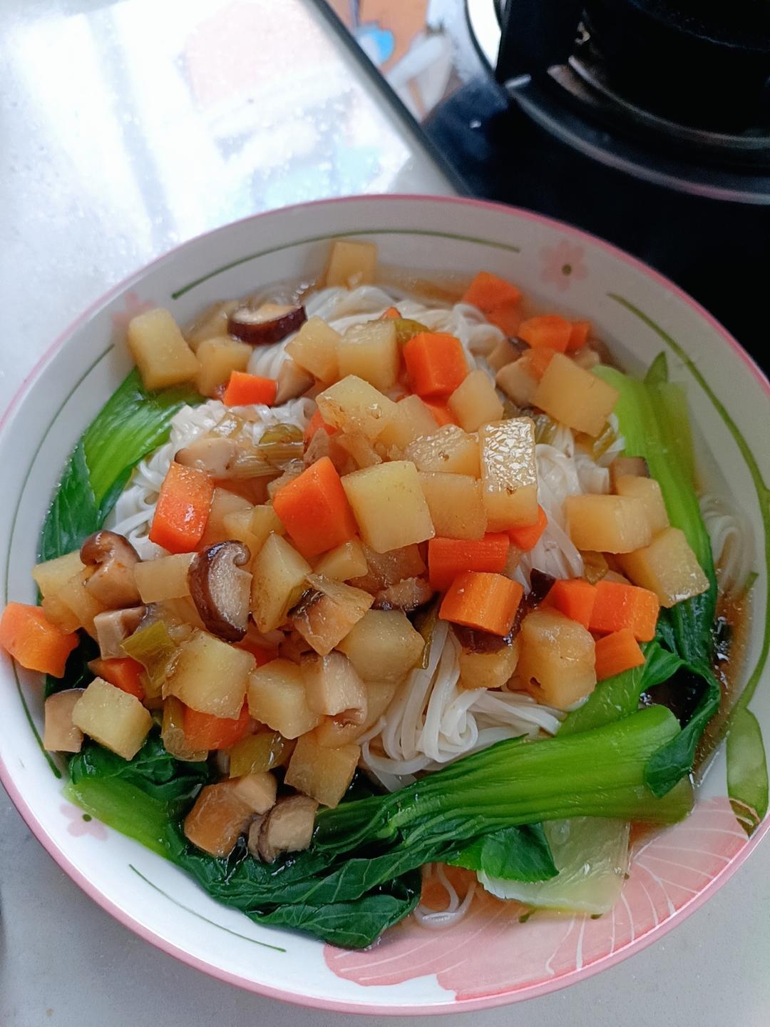 土豆茄子打卤面（超简单超美味）