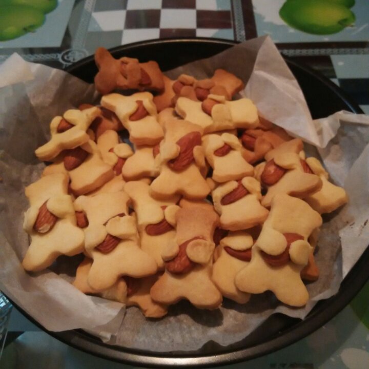 抱杏仁的小熊（造型饼干）