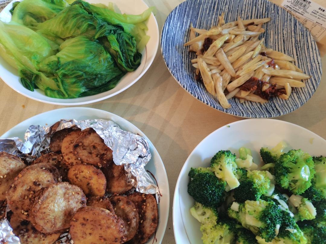 好吃到爆的耗油蒜蓉西兰花(从不修图，喜欢请关注)