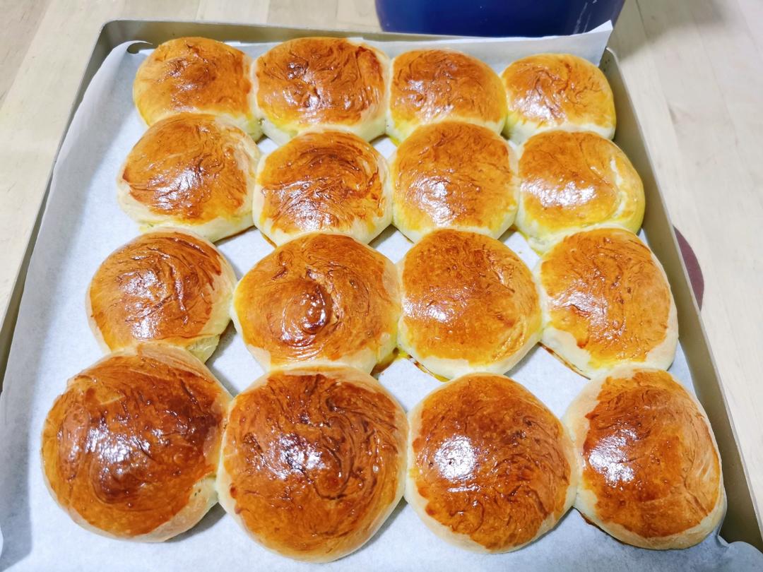 一次就成功，喧软好吃的淡奶油小餐包～