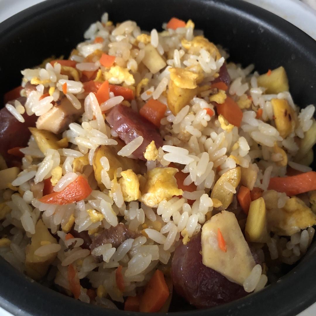 粒粒分明！！潮汕人做的腊肠炒饭(⁎⁍̴̛ᴗ⁍̴̛⁎)