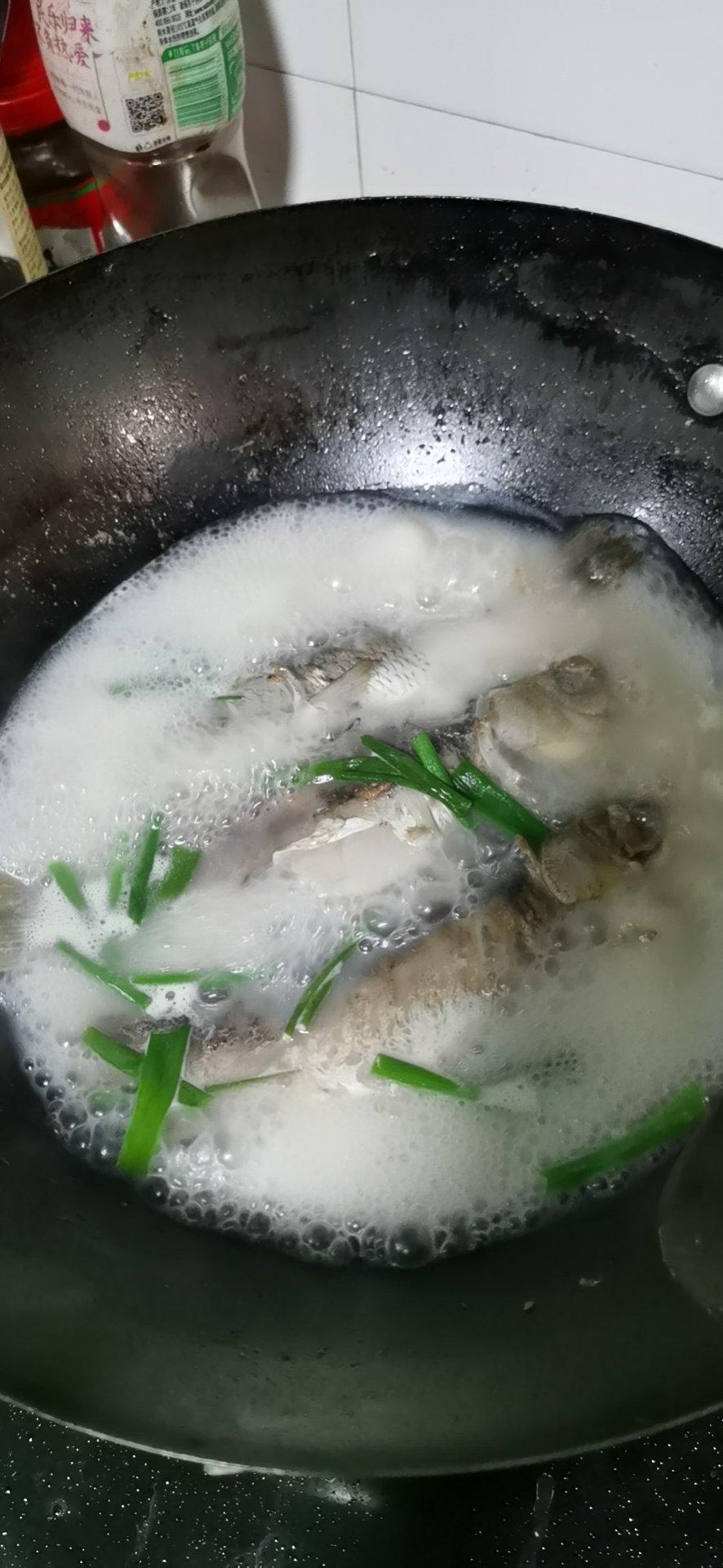 香浓鲫鱼汤