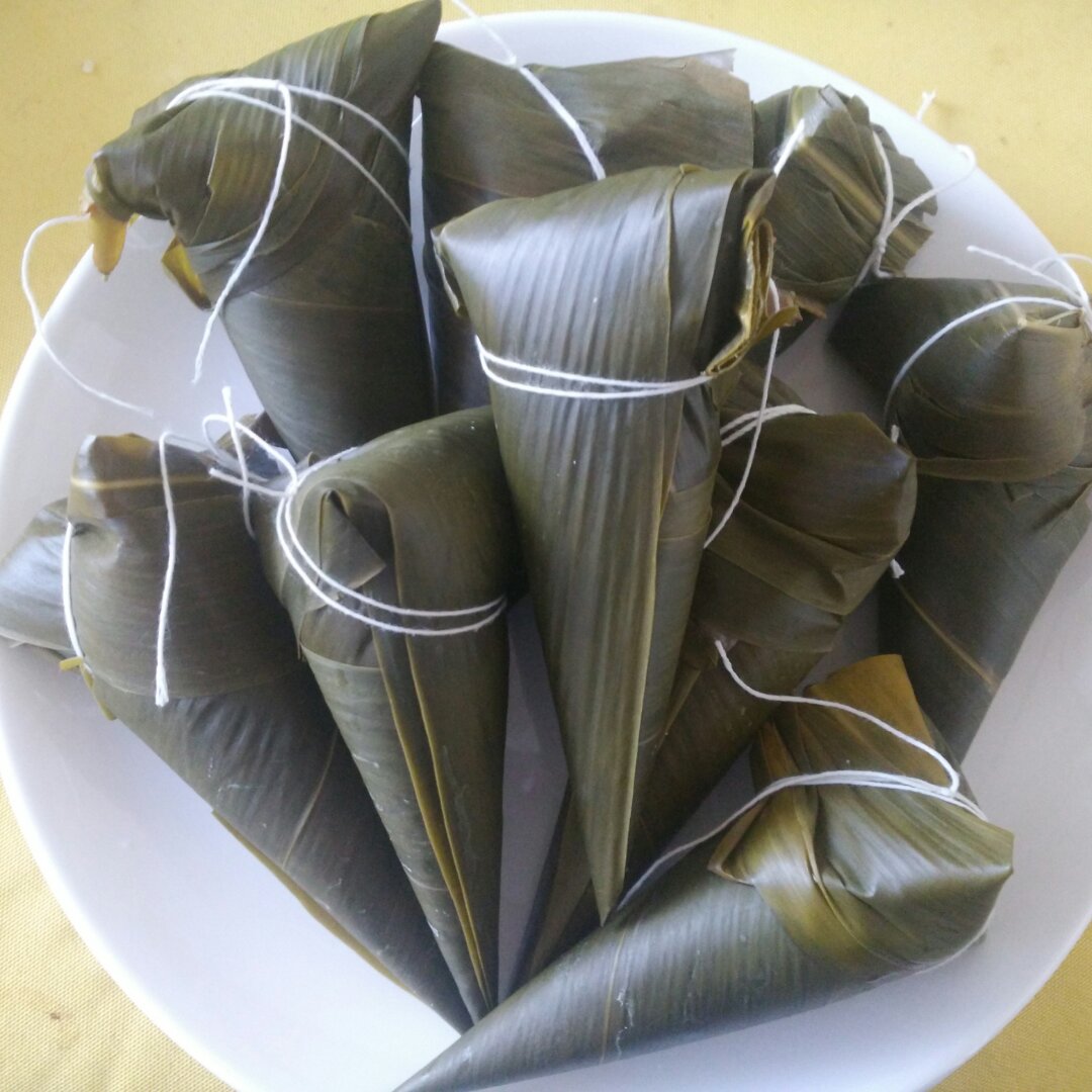 香菇干贝火腿蛋黄鲜肉粽