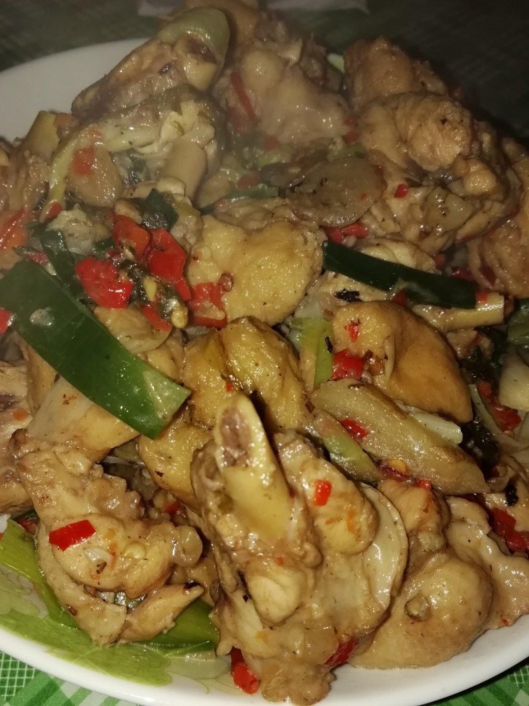 砂锅油豆腐鸡翅煲