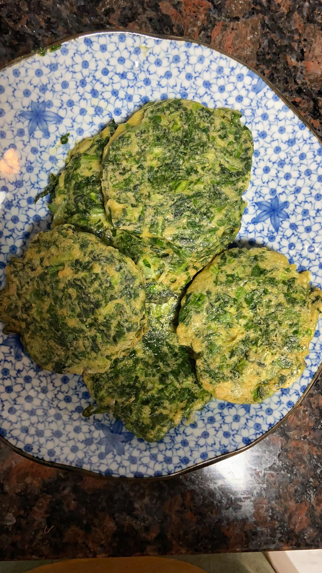 你不一定吃过的莴笋叶鸡蛋饼，快手早餐10分钟上桌